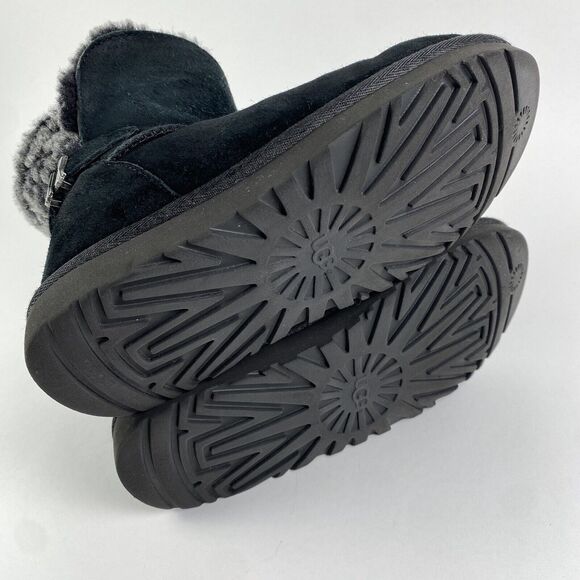 UGG Adria Short Ankle Boots Black Suede Women Size 6 Pre-Owned - Picture 12 of 15